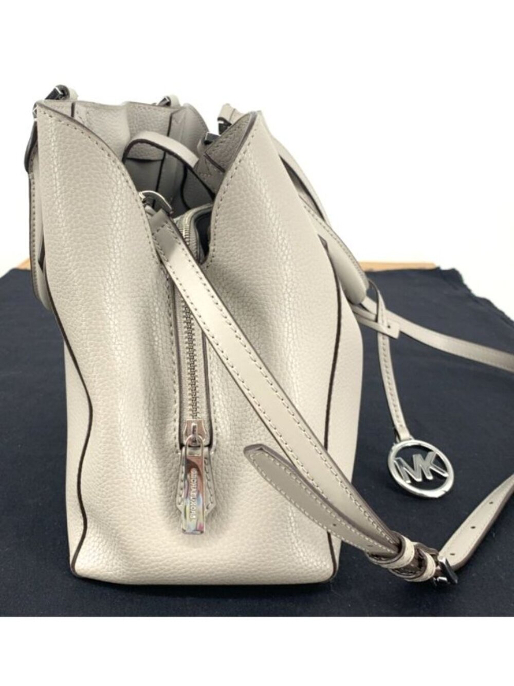 Michael Kors Hayes Grey Genuine Pebble Leather Large Satchel Crossbody Bag 13" - Picture 4 of 8